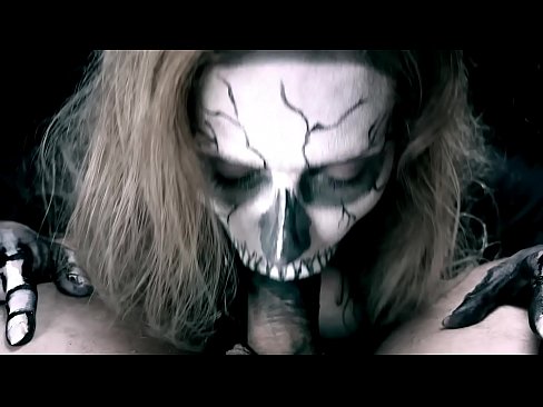 ❤️ Demonska djevojka siše kurac svojim crnim ustima i guta spermu. ☑ Samo porno na bs.porn-impact.ru ❌️